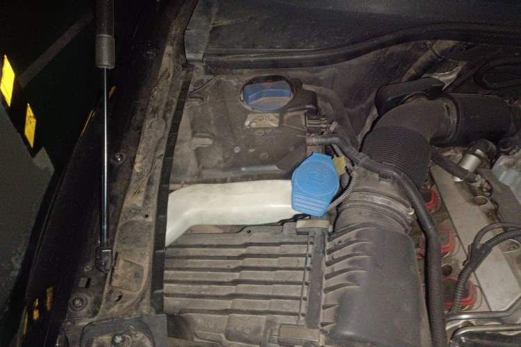 Used Audi Q7  Engine Bay Right