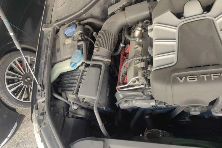 Used Audi Q7 2012 3.0 TFSI Technology Model (200kW) Engine Bay Right
