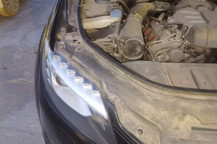 Used Audi Q7 2012 3.0 TFSI Comfort Model (200kW) Engine Bay Right