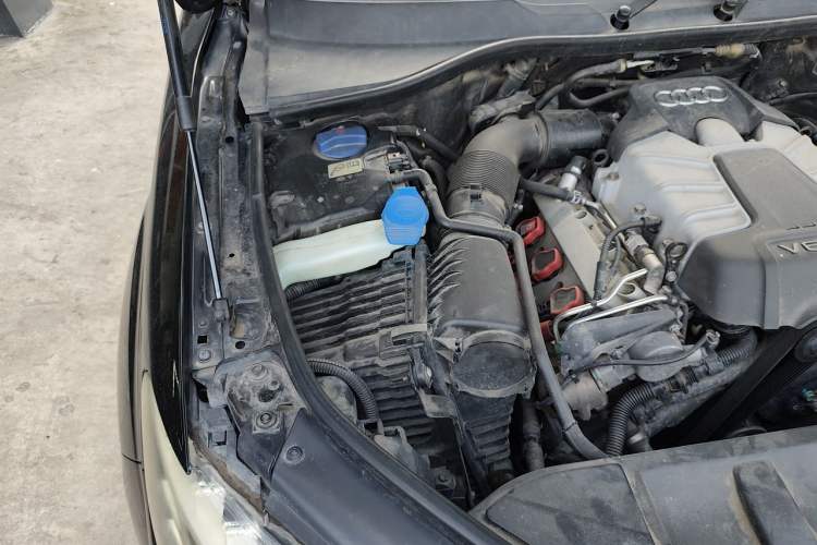 Used Audi Q7 2012 3.0 TFSI Ambition (200kW) Engine Bay Right