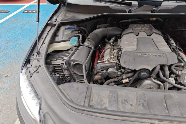 Used Audi Q7 2012 3.0 TFSI Comfort Model (200kW) Engine Bay Right