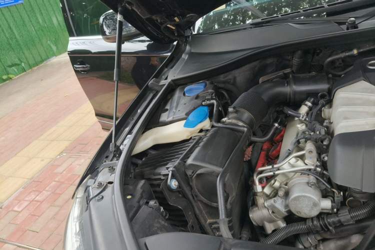 Used Audi Q7 2012 3.0 TFSI Ambition (200kW) Engine Bay Right