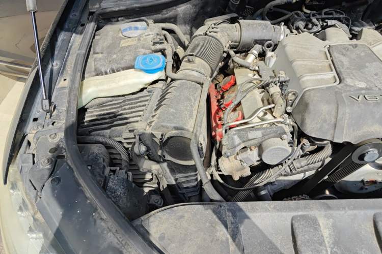 Used Audi Q7 2012 3.0 TFSI Comfort Model (200kW) Engine Bay Right