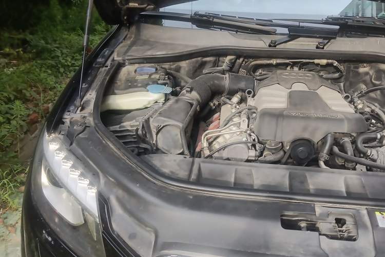 Used Audi Q7 2012 3.0 TFSI Comfort Model (200kW) Engine Bay Right