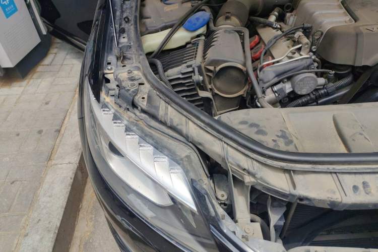 Used Audi Q7 2012 3.0 TFSI Ambition (200kW) Engine Bay Right