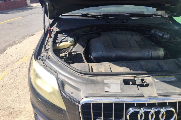 Used Audi Q7 2012 3.0 TDI Leading Model Engine Bay Right
