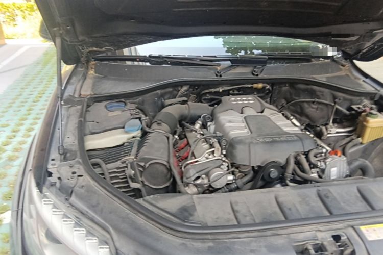 Used Audi Q7 2012 3.0 TFSI Technology Model (200kW) Engine Bay Right