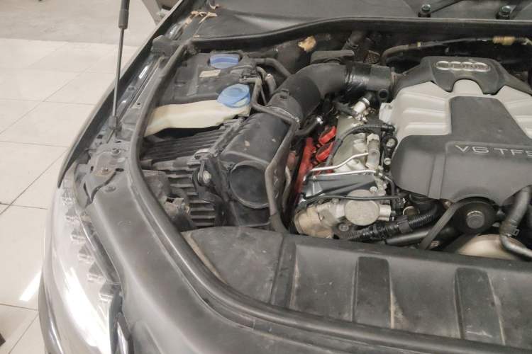 Used Audi Q7 2012 3.0 TFSI Comfort Model (200kW) Engine Bay Right