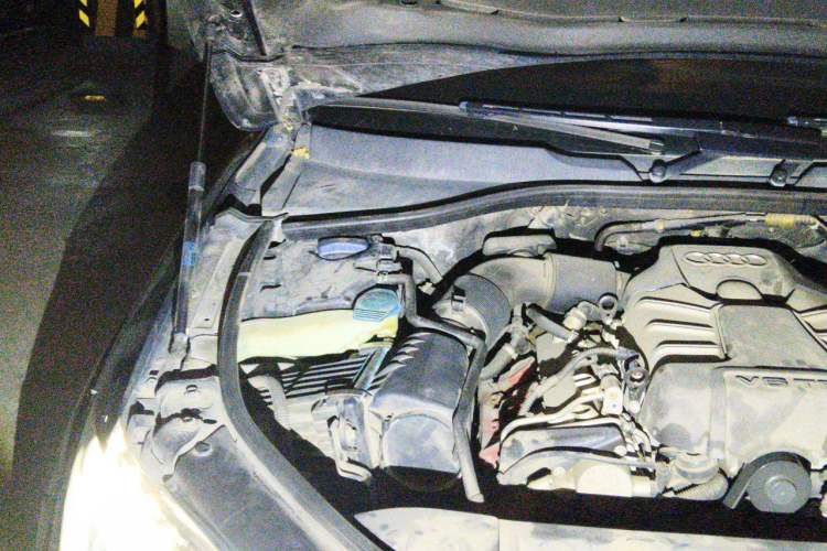 Used Audi Q7 2012 3.0 TFSI Ambition (200kW) Engine Bay Right