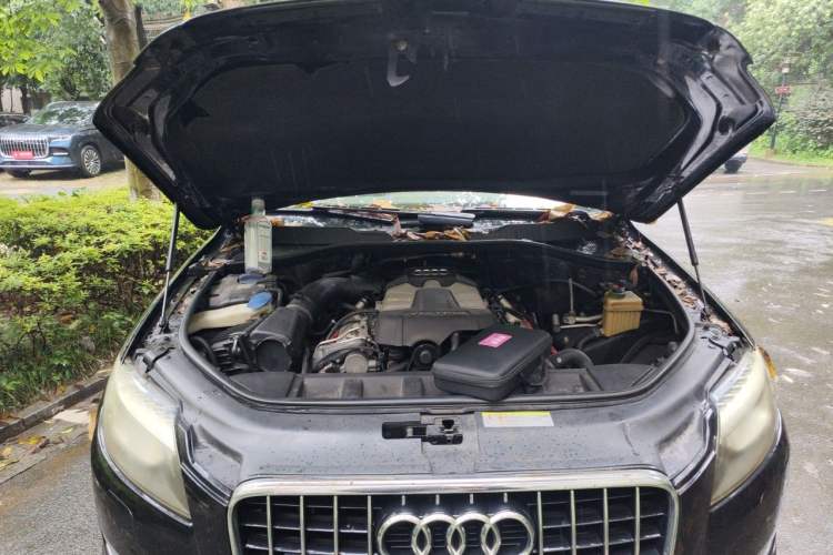 Used Audi Q7 2012 3.0 TFSI Technology Model (200kW) Engine Bay