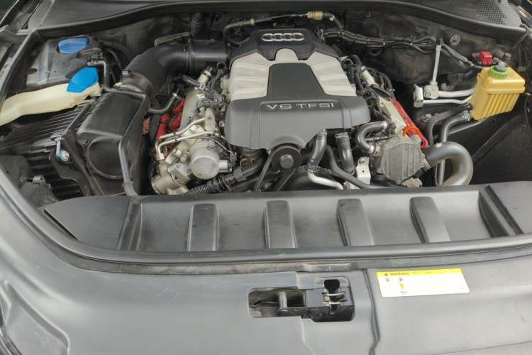 Used Audi Q7 2012 3.0 TFSI Ambition (200kW) Engine Bay