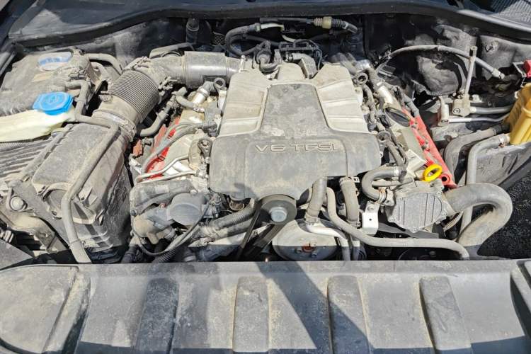Used Audi Q7 2012 3.0 TFSI Comfort Model (200kW) Engine Bay