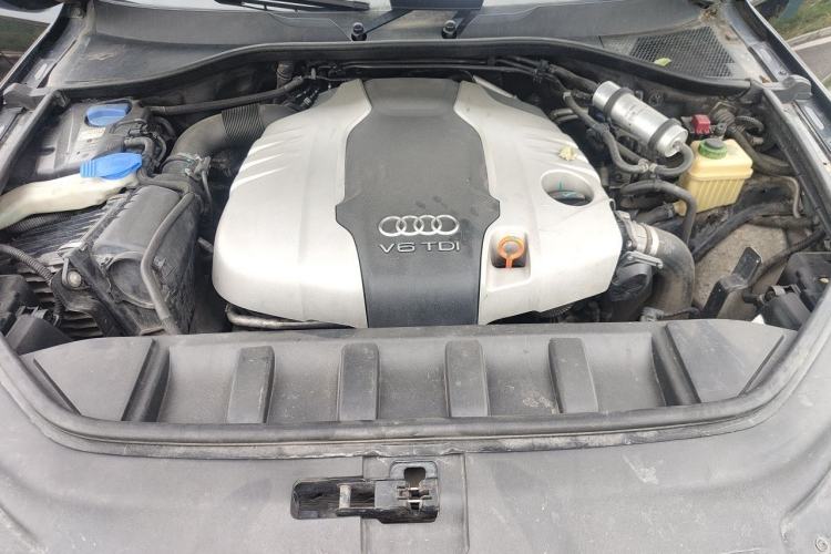 Used Audi Q7 2012 3.0 TDI Leading Model Engine Bay