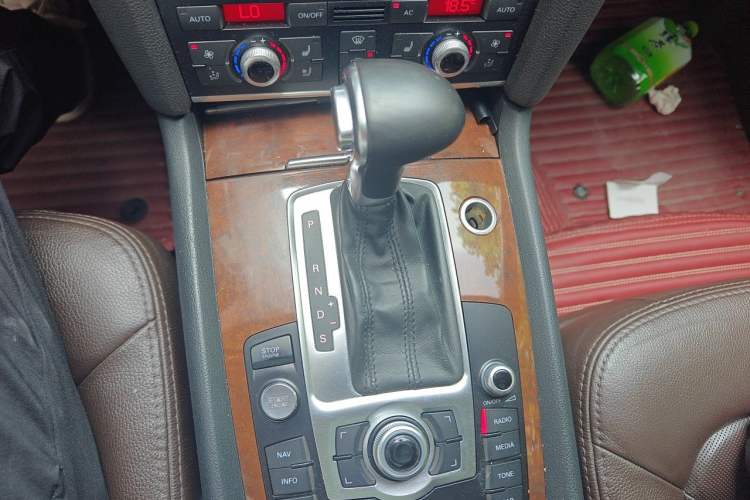 Used Audi Q7 2012 3.0 TFSI Ambition (200kW) Gear Lever