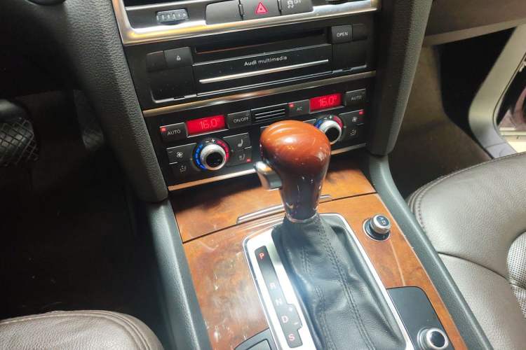 Used Audi Q7 2012 3.0 TFSI Comfort Model (245kW) Gear Lever