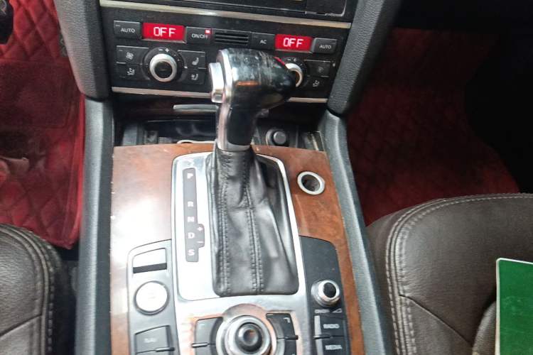 Used Audi Q7 2012 3.0 TFSI Technology Model (200kW) Gear Lever