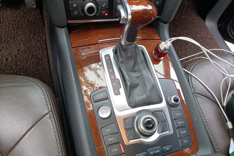 Used Audi Q7 2012 3.0 TFSI Comfort Model (245kW) Gear Lever