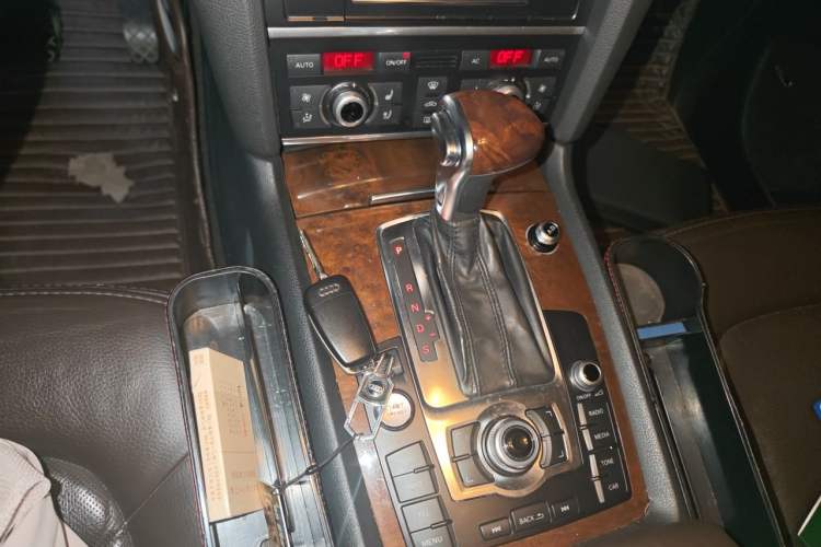 Used Audi Q7 2012 3.0 TFSI Comfort Model (200kW) Gear Lever