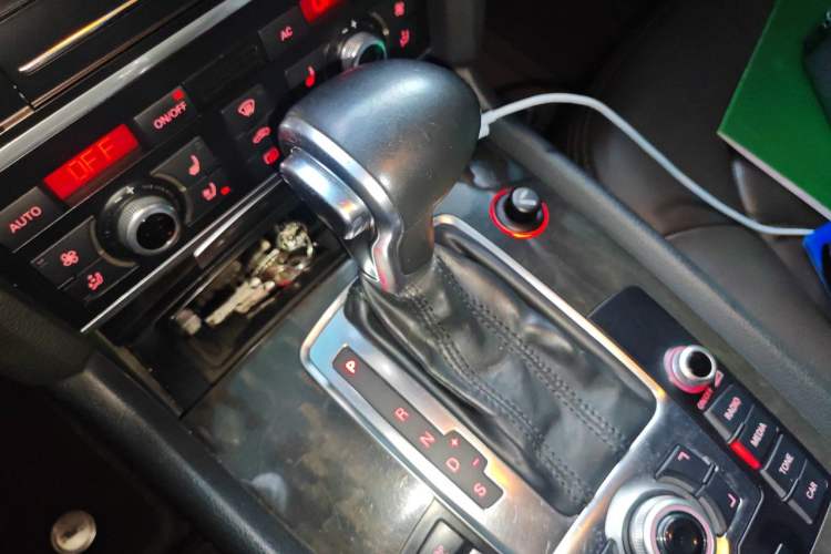 Used Audi Q7 2012 3.0 TFSI Technology Model (200kW) Gear Lever