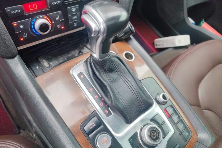 Used Audi Q7 2012 3.0 TFSI Ambition (200kW) Gear Lever