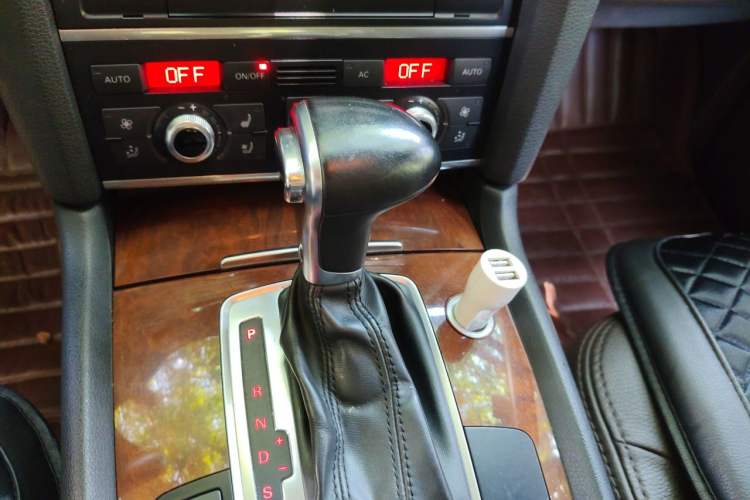 Used Audi Q7 2012 3.0 TFSI Comfort Model (200kW) Gear Lever