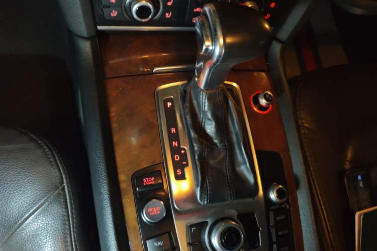 Used Audi Q7 2012 3.0 TFSI Technology (245kW) Gear Lever