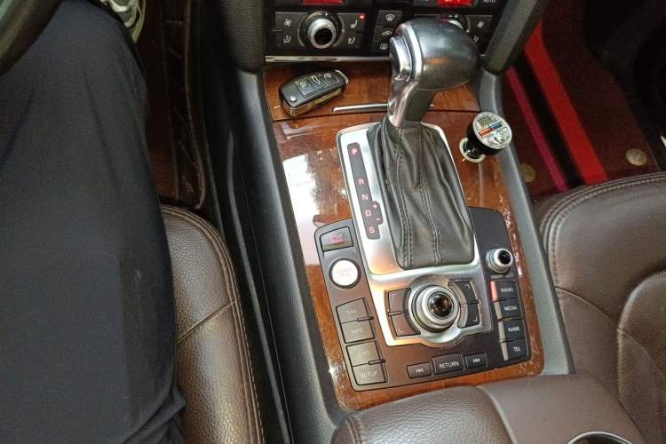 Used Audi Q7 2012 3.0 TDI Leading Model Gear Lever