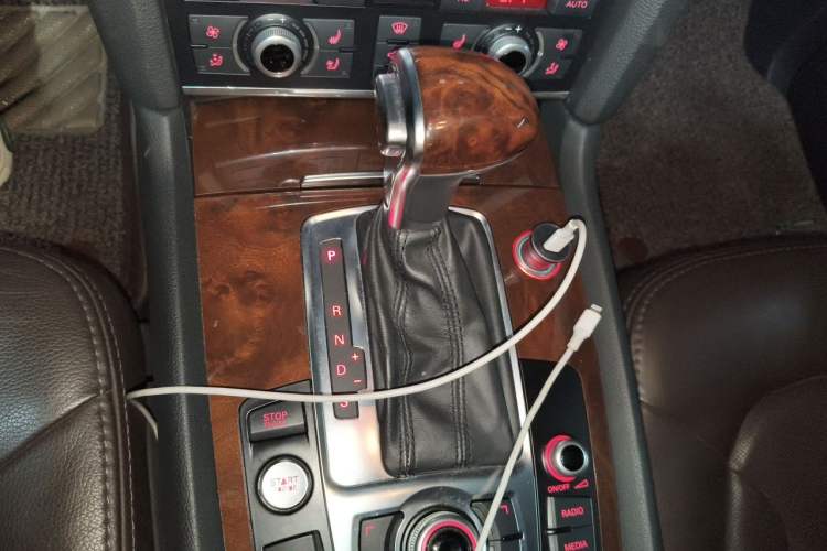 Used Audi Q7 2012 3.0 TFSI Comfort Model (200kW) Gear Lever