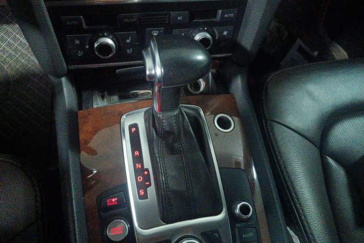 Used Audi Q7 2012 3.0 TFSI Technology Model (200kW) Gear Lever
