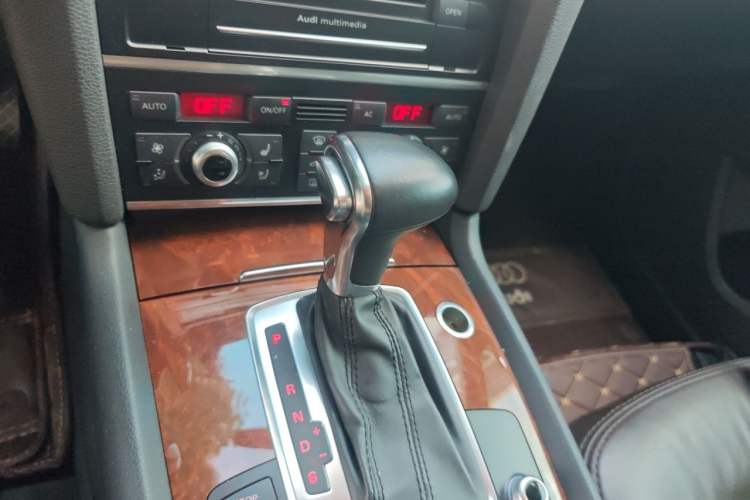Used Audi Q7  Gear Lever