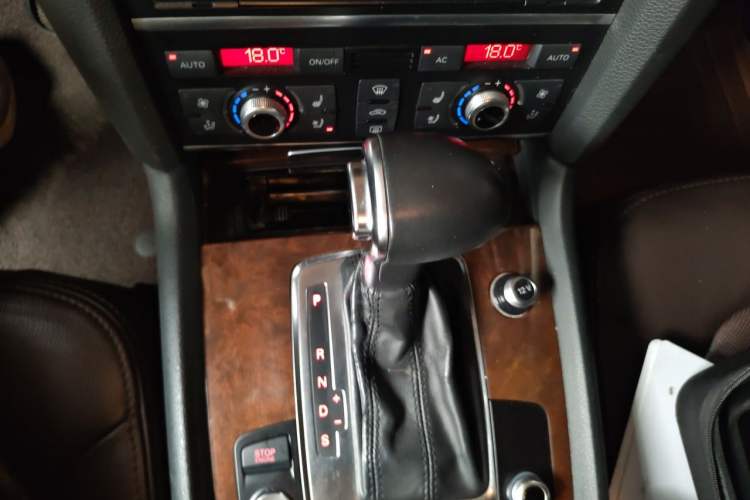 Used Audi Q7 2012 3.0 TFSI Ambition (200kW) Gear Lever