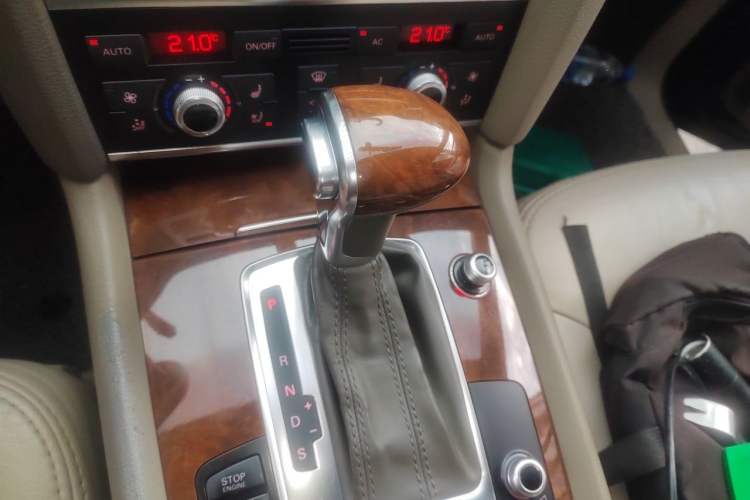 Used Audi Q7 2012 3.0 TFSI Comfort Model (200kW) Gear Lever