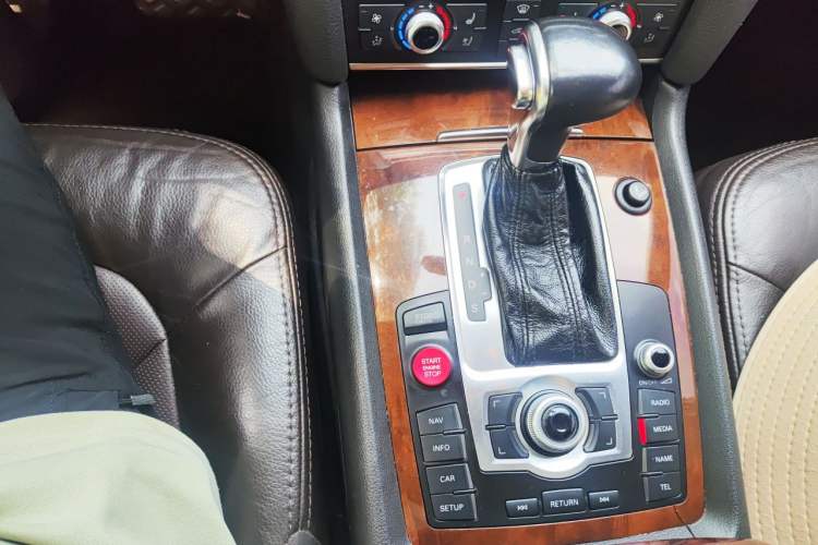 Used Audi Q7 2012 3.0 TFSI Technology Model (200kW) Gear Lever