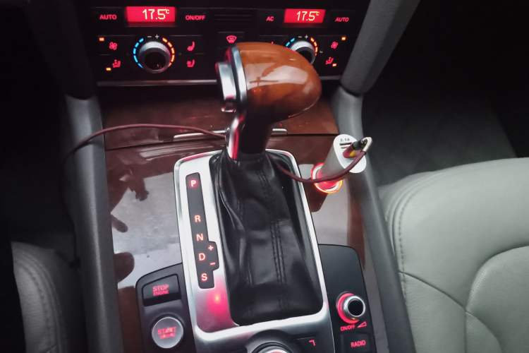 Used Audi Q7 2012 3.0 TFSI Comfort Model (200kW) Gear Lever