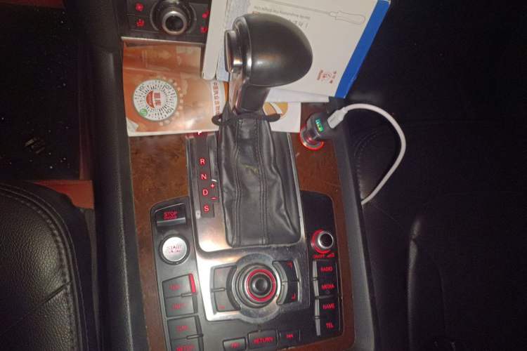 Used Audi Q7  Gear Lever