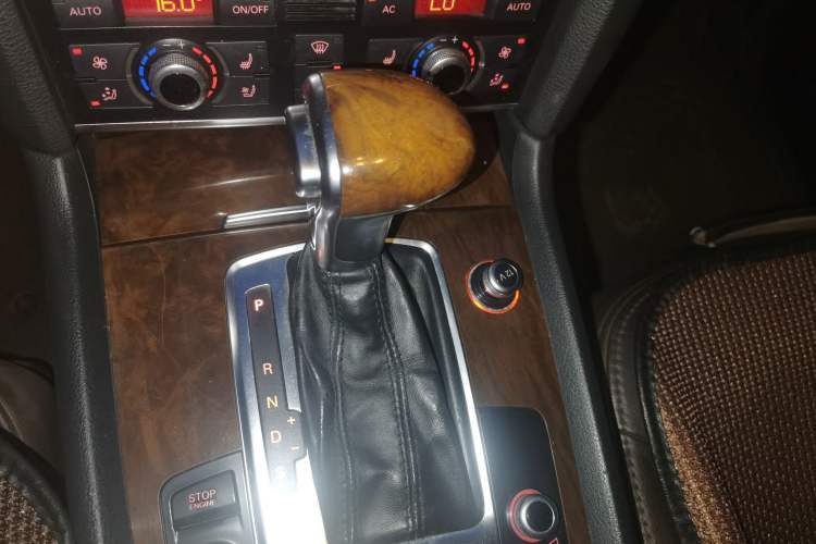 Used Audi Q7 2012 3.0 TFSI Comfort Model (200kW) Gear Lever