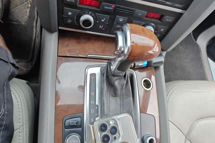 Used Audi Q7 2012 3.0 TFSI Comfort Model (200kW) Gear Lever