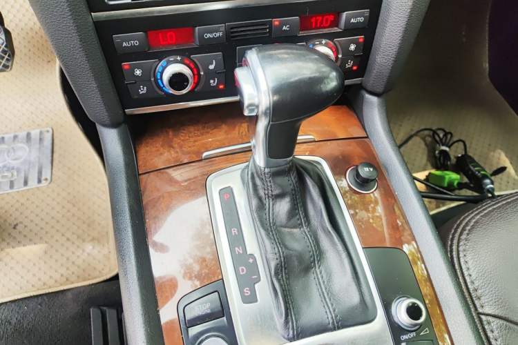 Used Audi Q7 2012 3.0 TFSI Ambition (200kW) Gear Lever