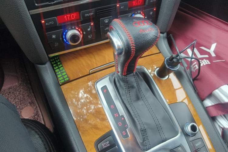 Used Audi Q7 2012 3.0 TFSI Ambition (200kW) Gear Lever