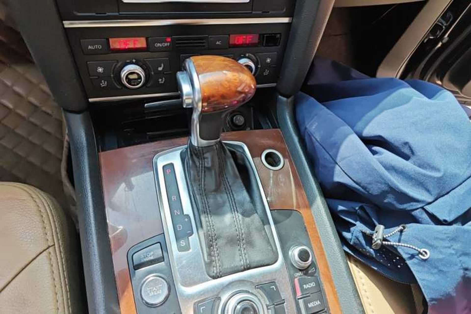 Used Audi Q7 2012 3.0 TFSI Comfort Model (200kW) Gear Lever