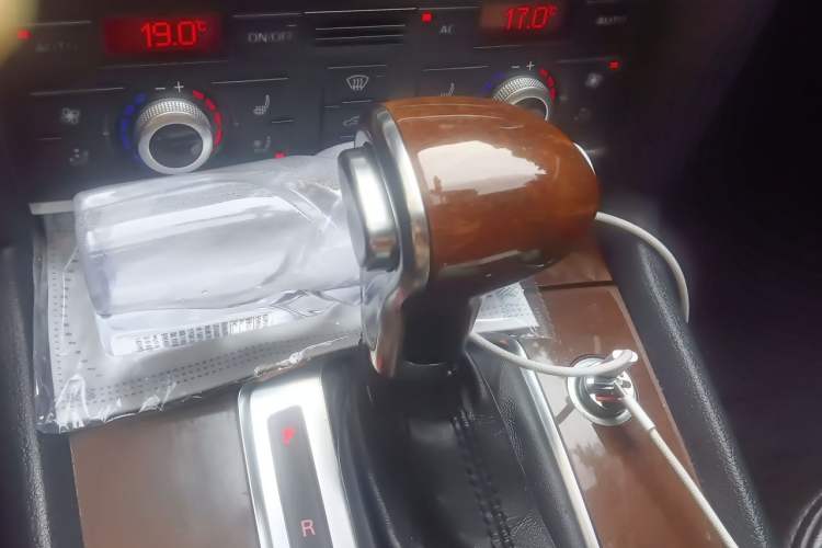 Used Audi Q7 2012 3.0 TFSI Comfort Model (200kW) Gear Lever