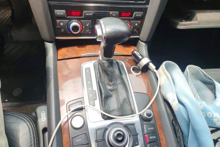 Used Audi Q7 2012 3.0 TFSI Ambition (200kW) Gear Lever