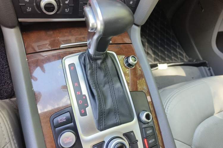 Used Audi Q7 2012 3.0 TFSI Ambition (200kW) Gear Lever