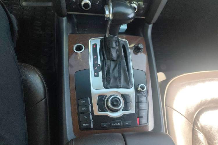 Used Audi Q7 2012 3.0 TDI Leading Model Gear Lever
