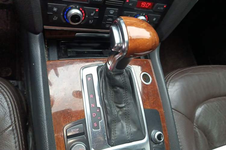 Used Audi Q7 2012 3.0 TFSI Comfort Model (200kW) Gear Lever