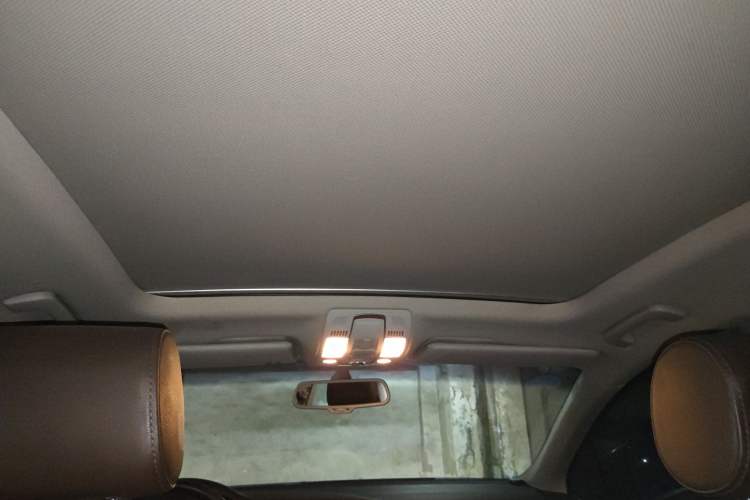 Used Audi Q7  Headliner