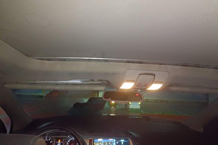 Used Audi Q7  Headliner