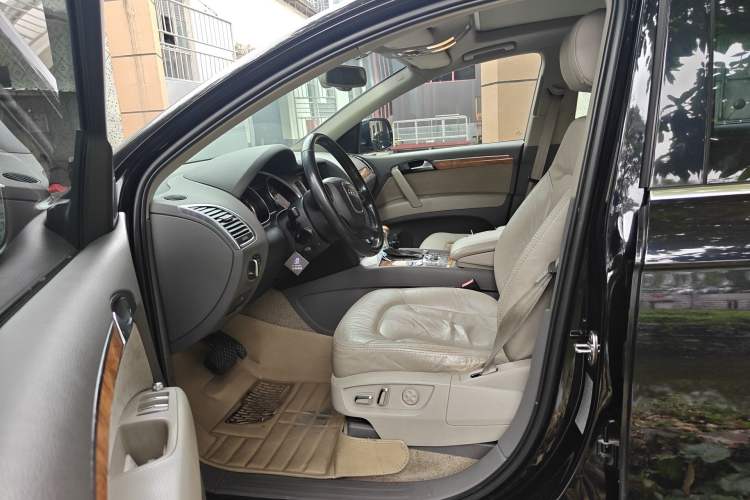 Used Audi Q7 2012 3.0 TFSI Exclusive Version (200kW) Left Front Seat