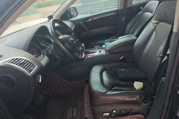 Used Audi Q7  Left Front Seat