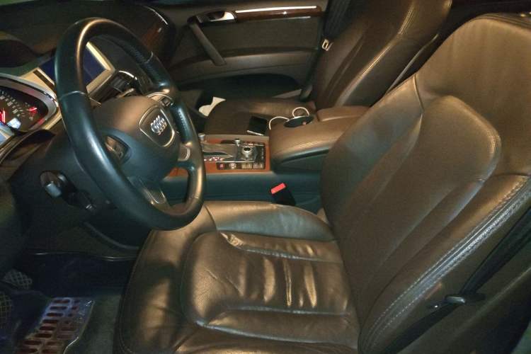 Used Audi Q7  Left Front Seat